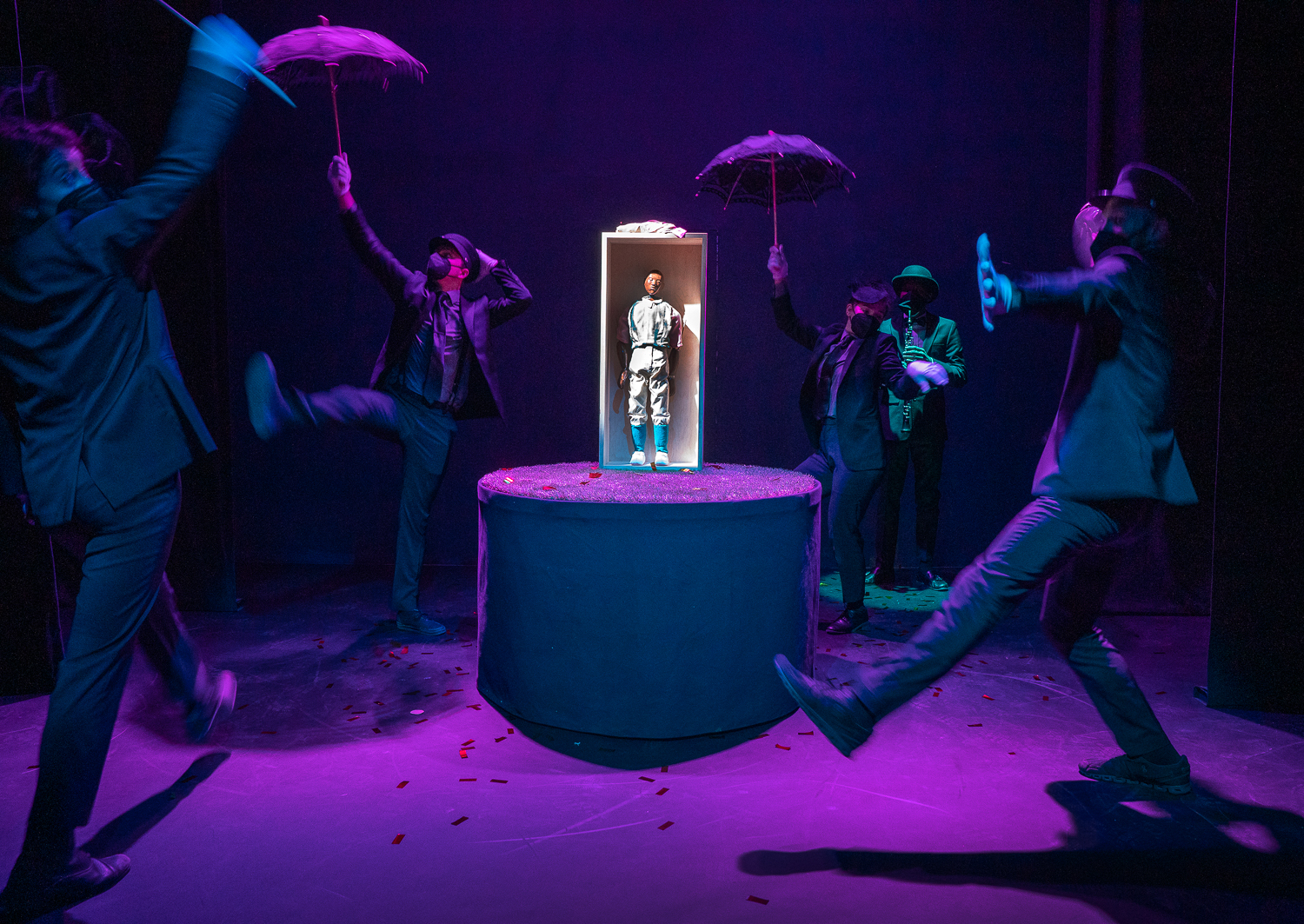 Image of the puppet in "Fly Away" surrounded by performers