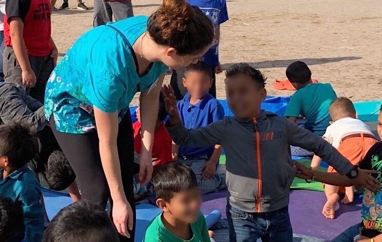 Shannon Lee with children at Texas-Mexico border