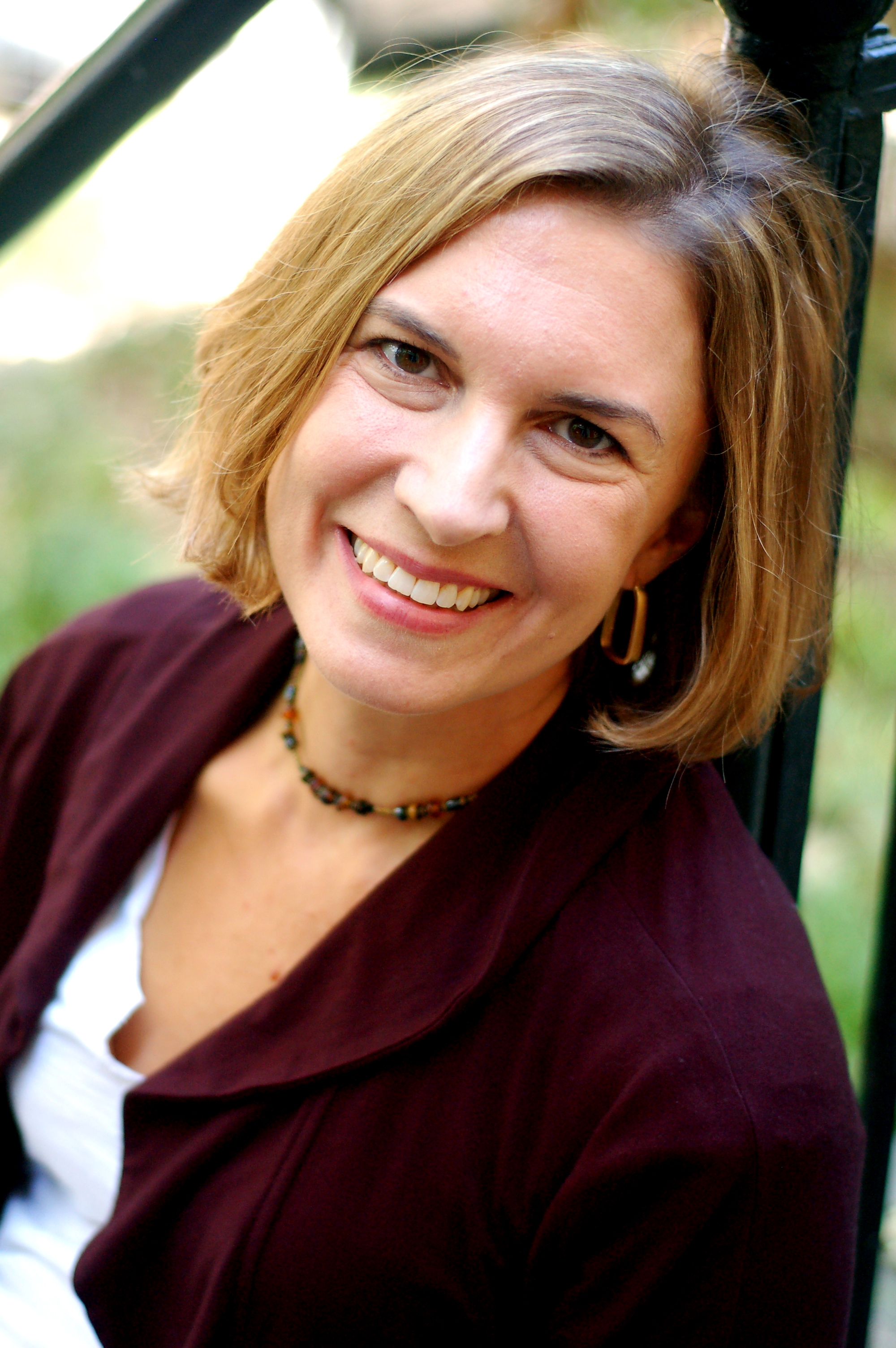 Headshot photograph of visiting author Karen Zacarías