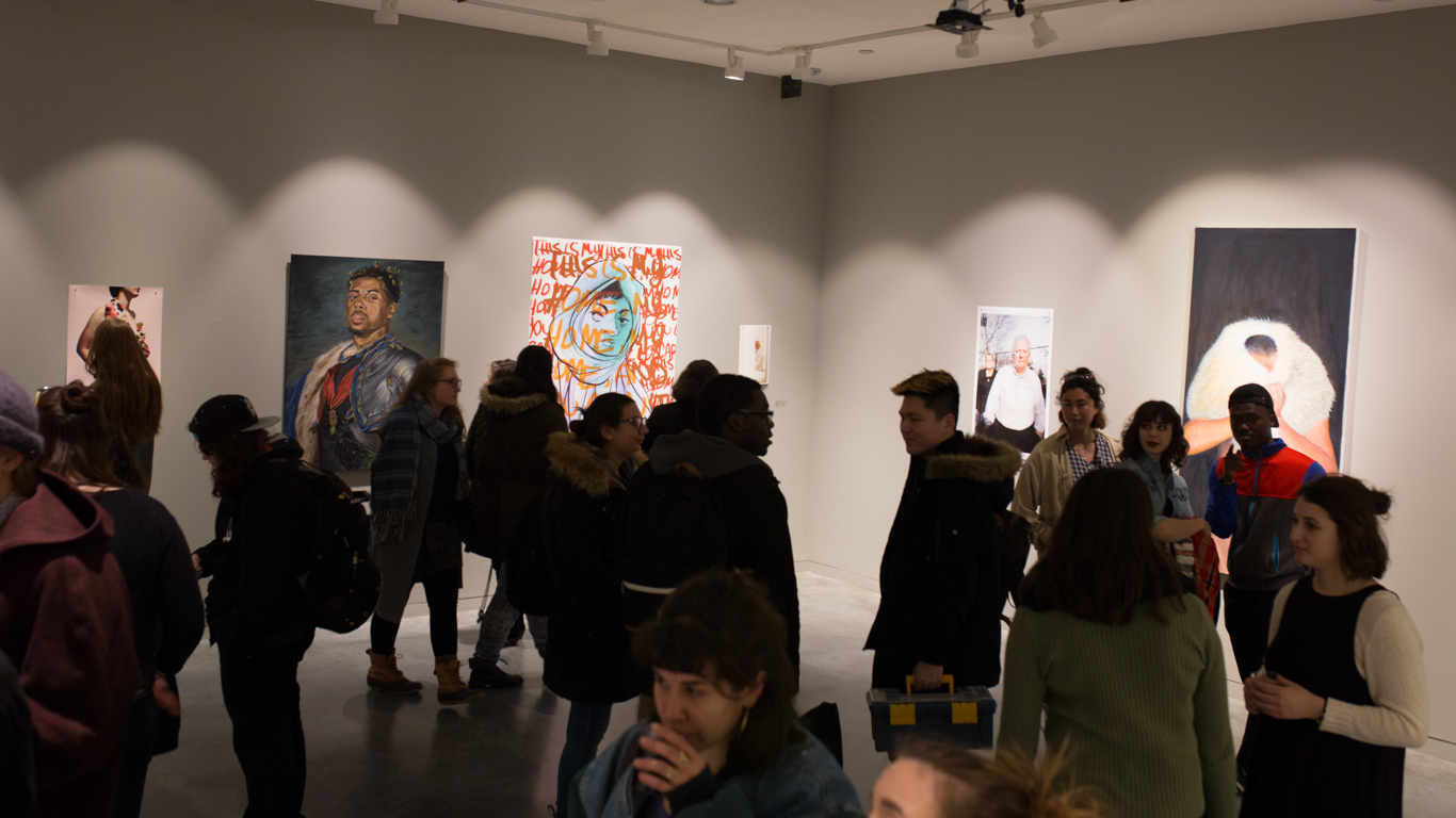 raizes gallery with crowd of students