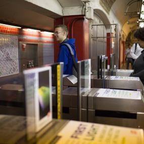 students entering T station 