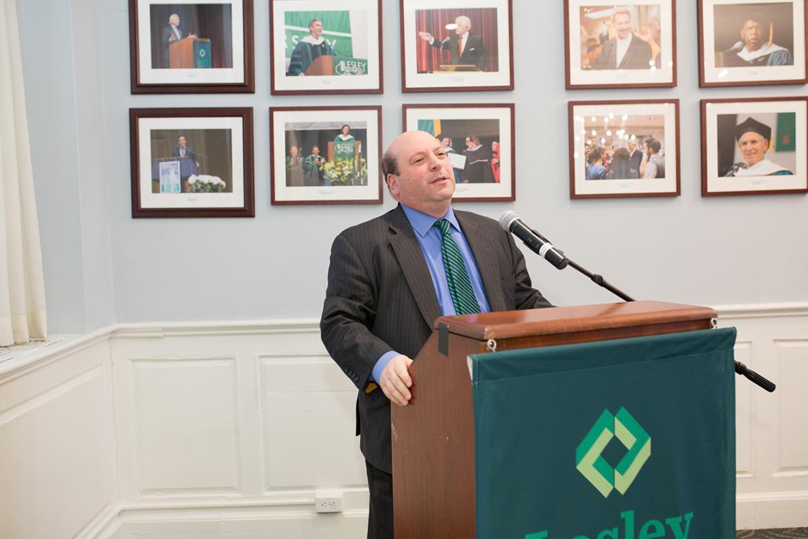 Jeff Weiss speaks at a podium in Alumni Hall