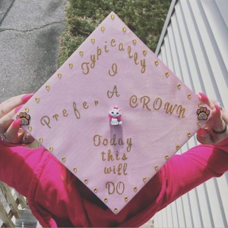 cap-decorations-with-preferring-a-crown-Lesley2020