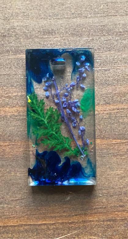 blue and green flowers melted into a clear rectangle