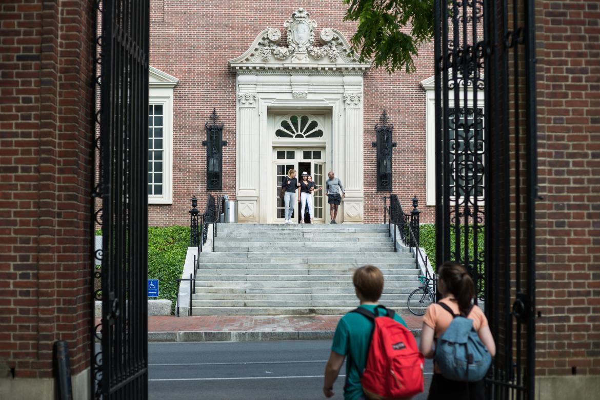 front entrance of harvard art msueums