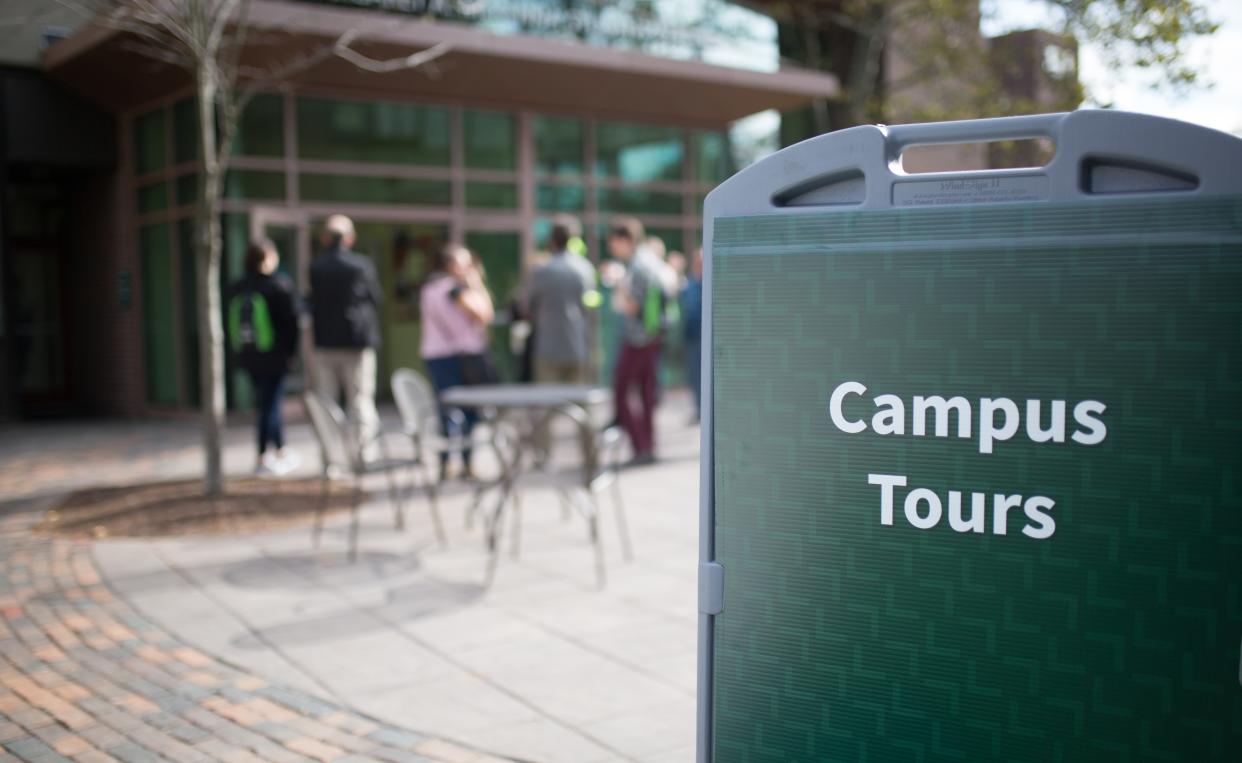 Lesley sign denoting campus tours