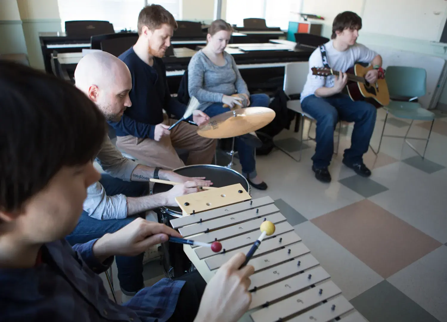 students in music therapy class