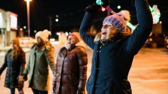 Sarah Harmon '12 leads Boston moms in a "primal scream"