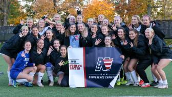 women's soccer champs team photo