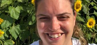 Kate Contini selfie in field of sunflowers