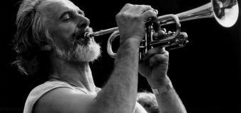 Photo of Paolo Knill playing the trumpet