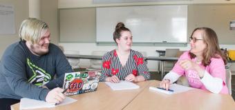 Jo-Anne Hart (right) discusses history with students.