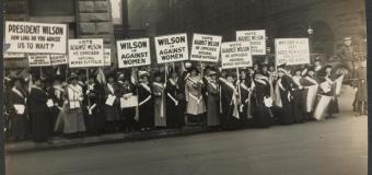 Suffragists protest woodrow wilson in 1916