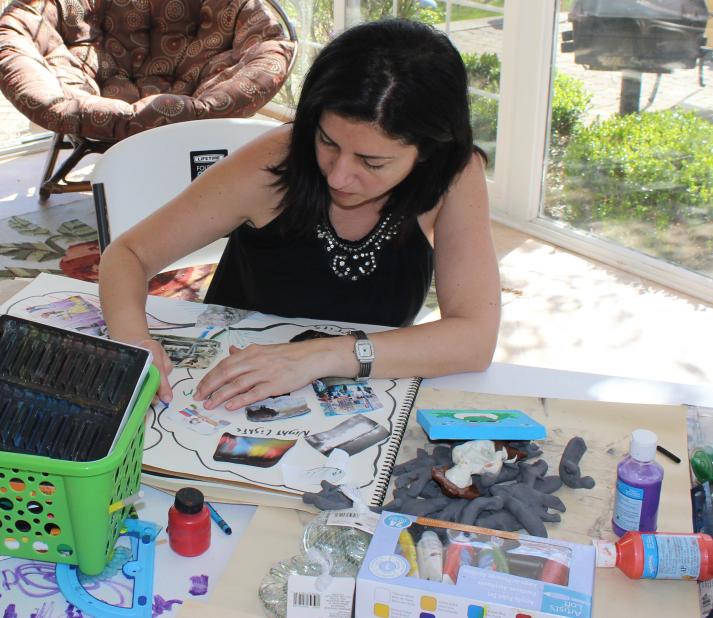Souhad Chbeir working in her studio