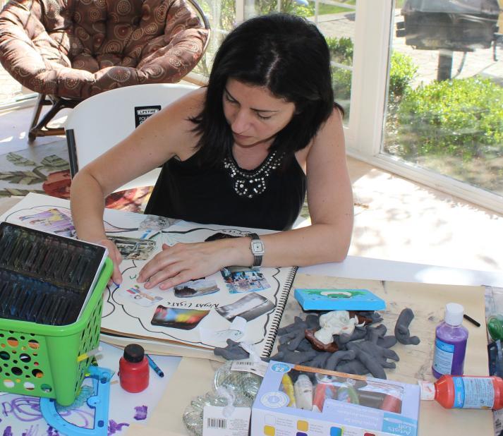 Souhad Chbeir working in her studio