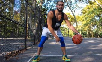 Mike Kaufman dribbles a basketball.