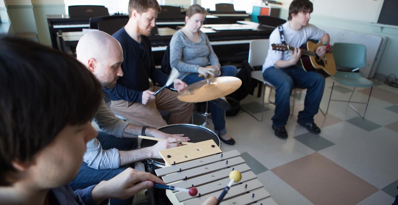 students in music therapy class