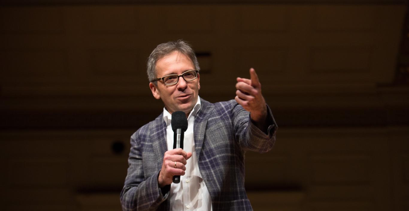 Ian Bremmer speaking on stage