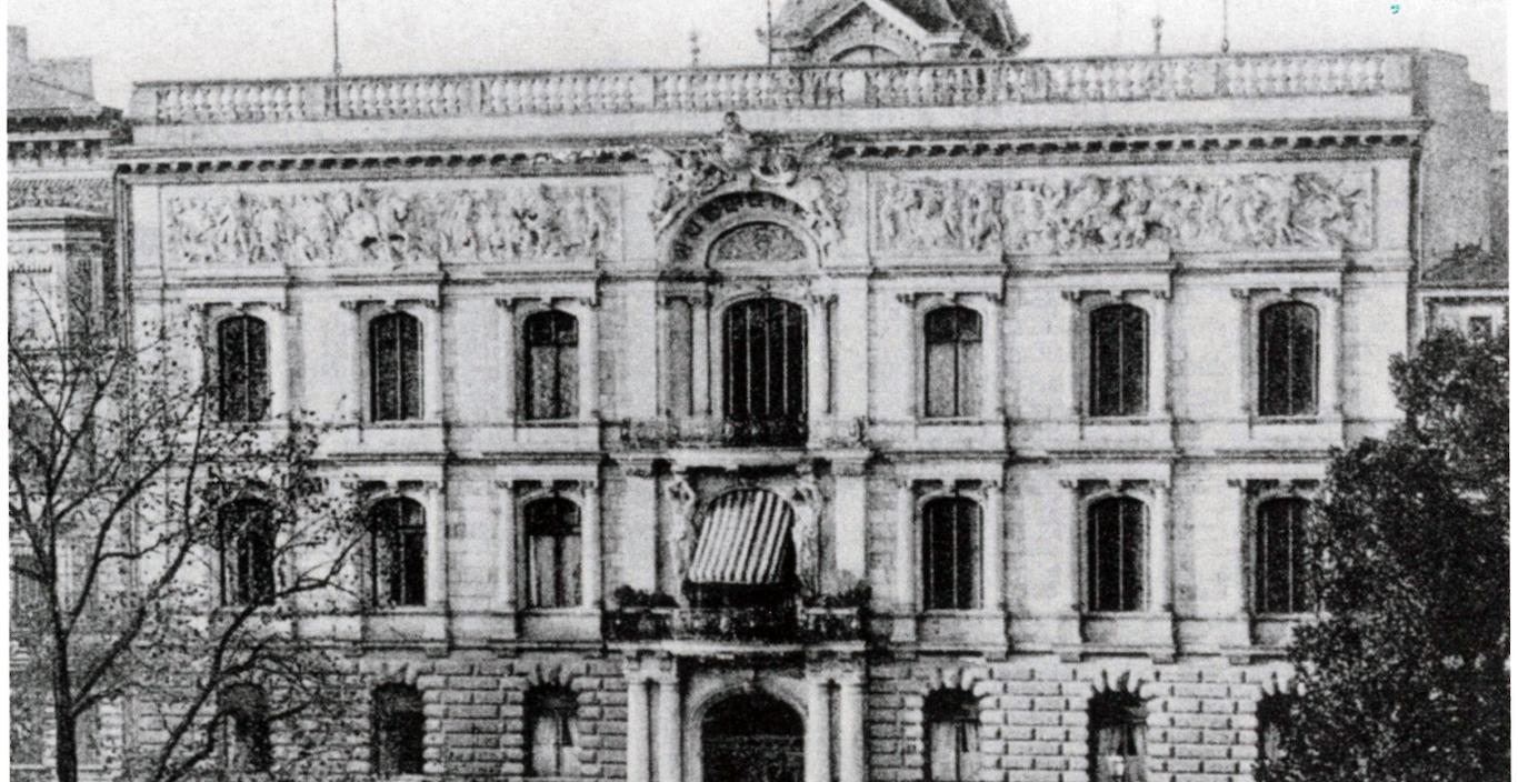 A black and white image of the three or four story Mosse Palais.