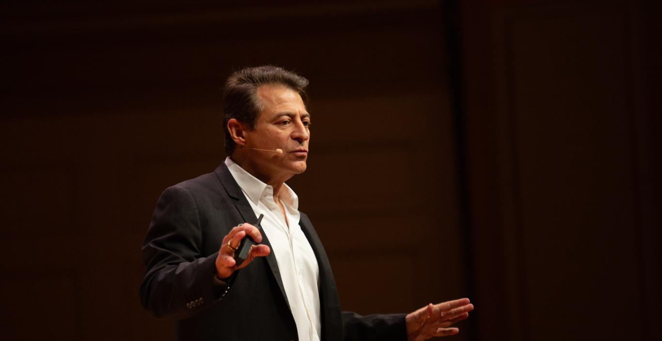 Peter Diamandis speaking on stage