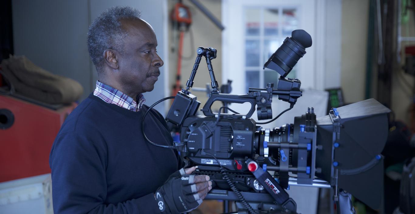 Roberto Mighty with a video camera