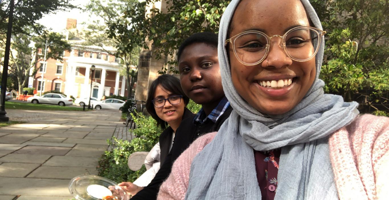 Students Najifa Tanjeem, Mecivir-Tersoo-Ivase and Rianne-Elsadig pose for a selfie outside at Yale