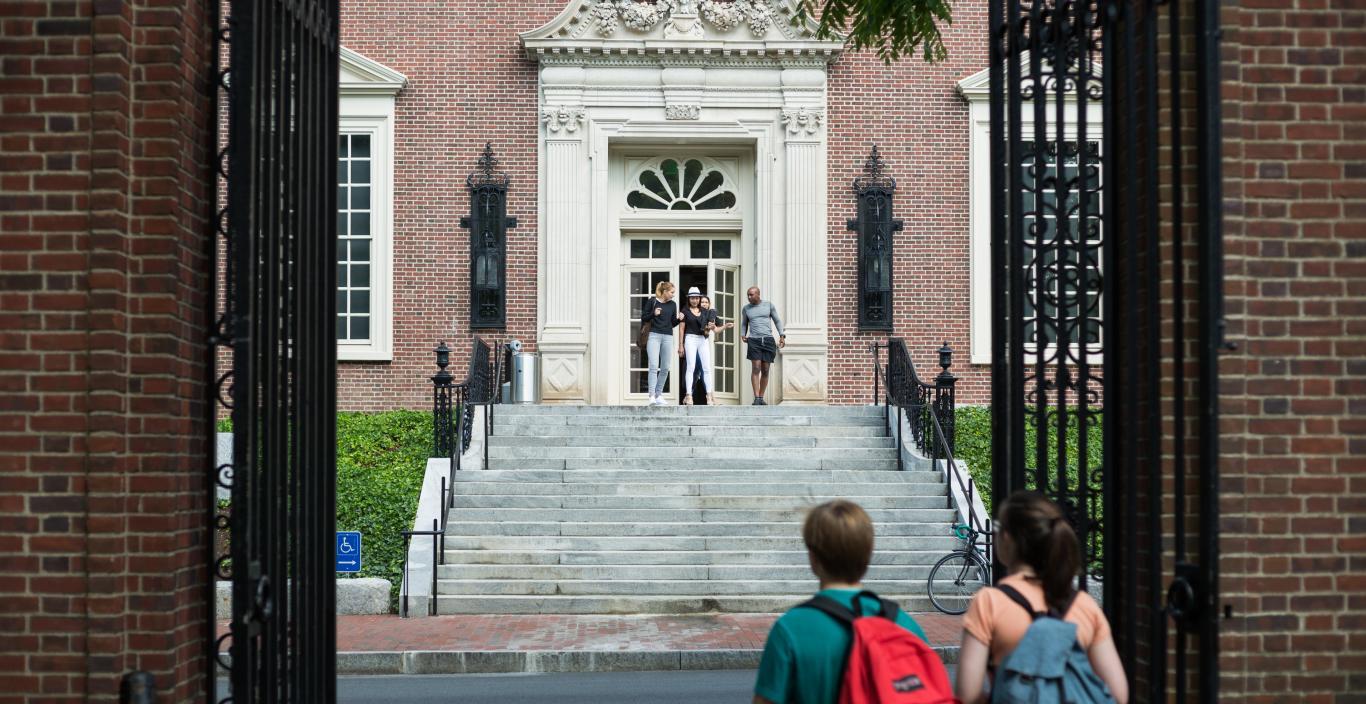 front entrance of harvard art msueums