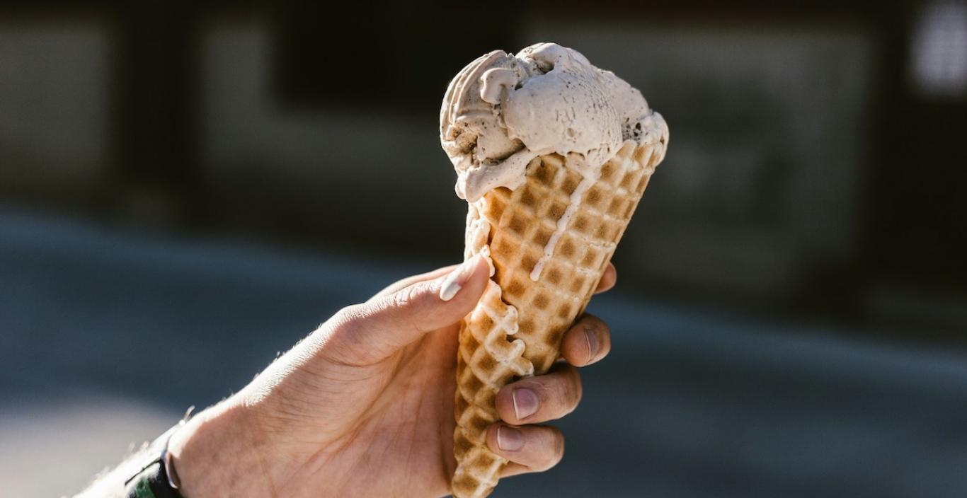 hand holding an ice cream cone