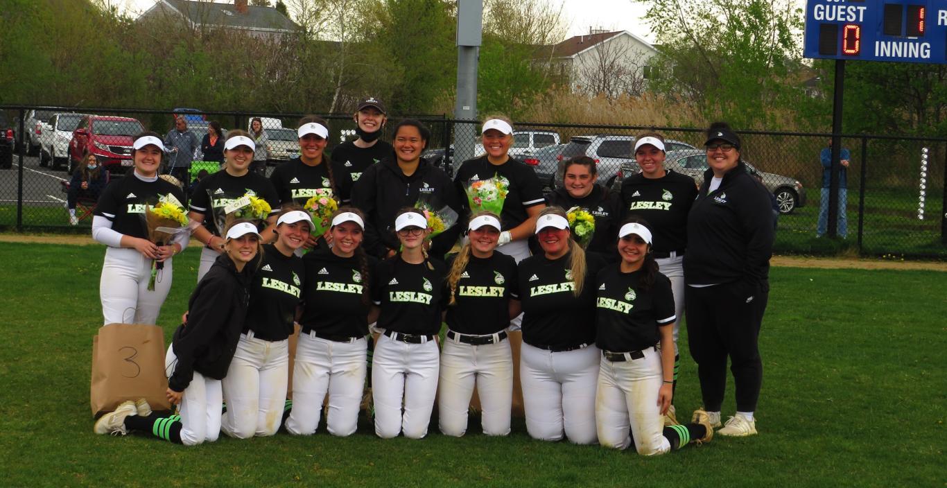 Team photograph of 2021-22 softball squad